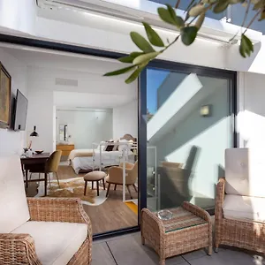 Stupendo-three Rooms-suite With Terrace -center -air Conditioning-free Park Appartement Lisboa