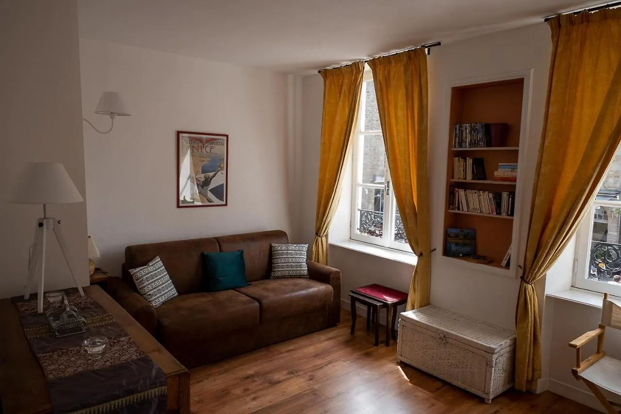 Appartement Place Des Cordeliers Dinan Apartment