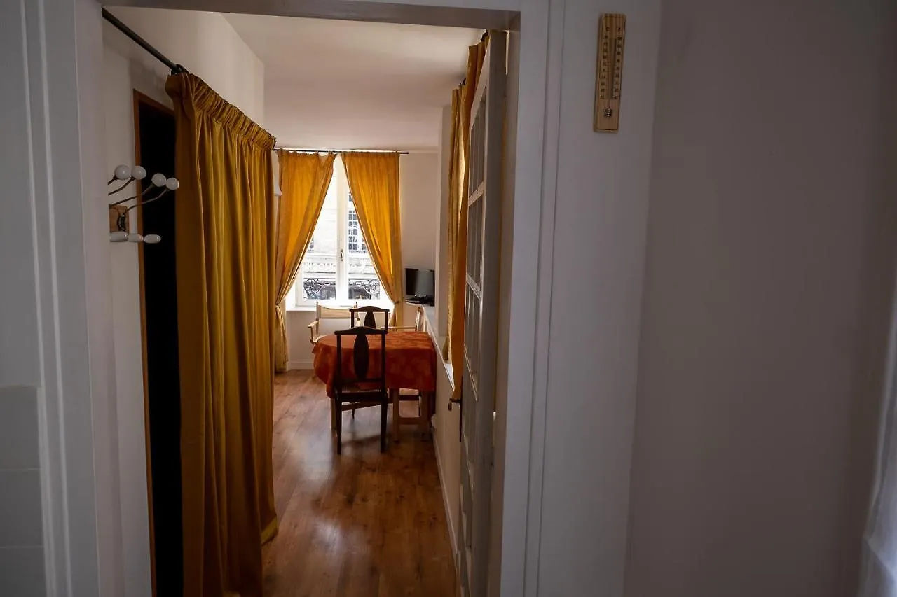 Appartement Place Des Cordeliers Dinan 0*,